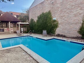 Building Photo - 2100 Wilcrest Dr