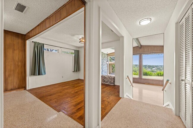 Foto del edificio - 6501 Mesa Dr