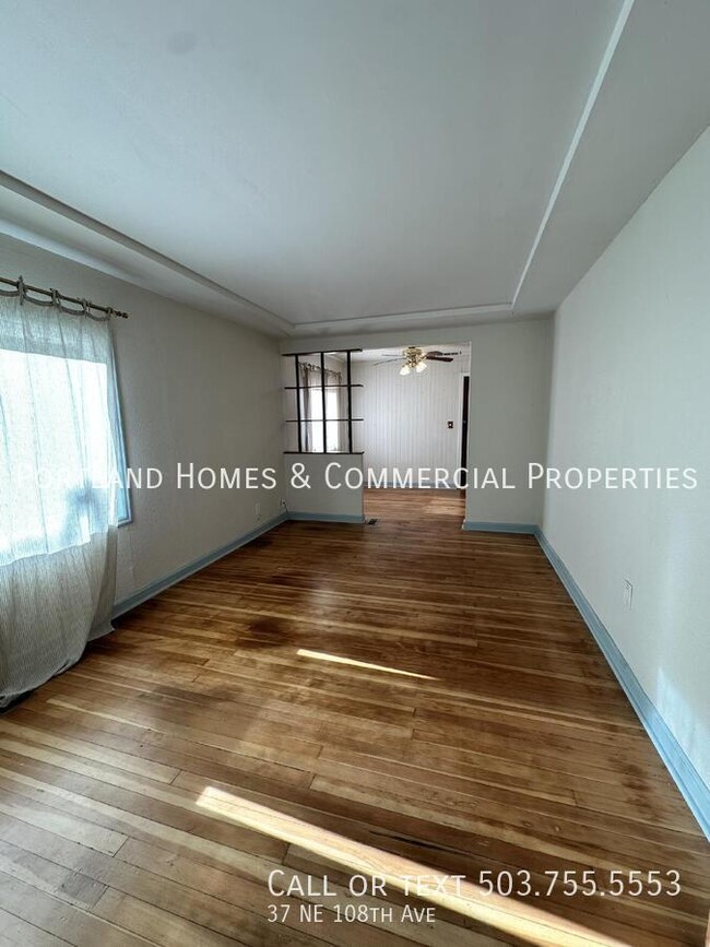 Building Photo - Cute 1BR 1BA Bungalow w/ Large, Fenced Bac...