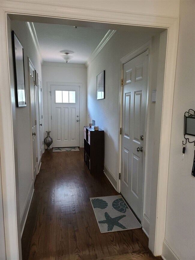 Building Photo - 3246 Gramercy Pl