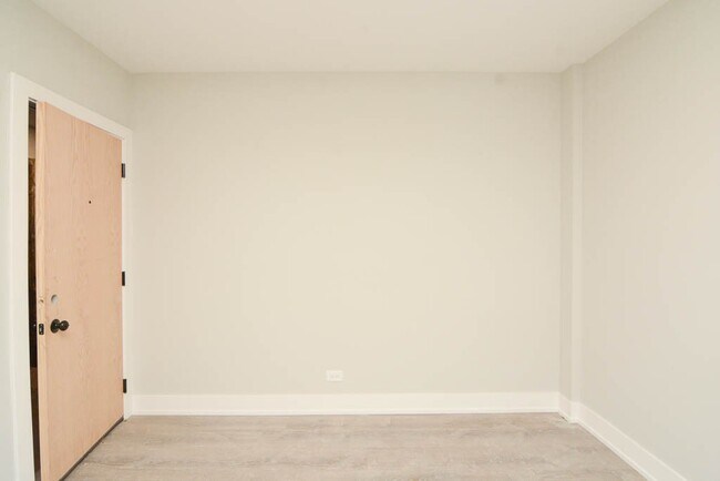 Foto del edificio - 510 W Belmont Ave