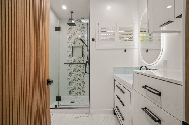 Building Photo - 4230 Van Nuys Blvd