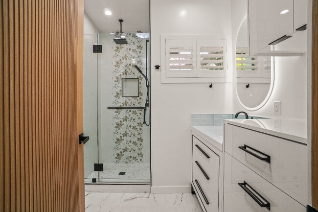 Foto del edificio - 4230 Van Nuys Blvd