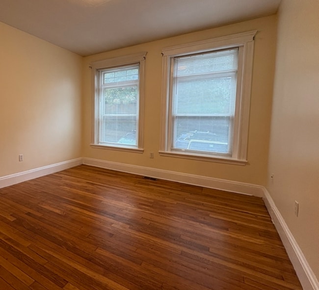 Building Photo - Elegant Brookline 4bed/2bath Near B,C, D Lines