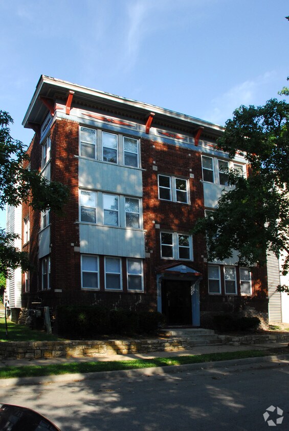 Building Photo - 3002-3008 Mcgee St