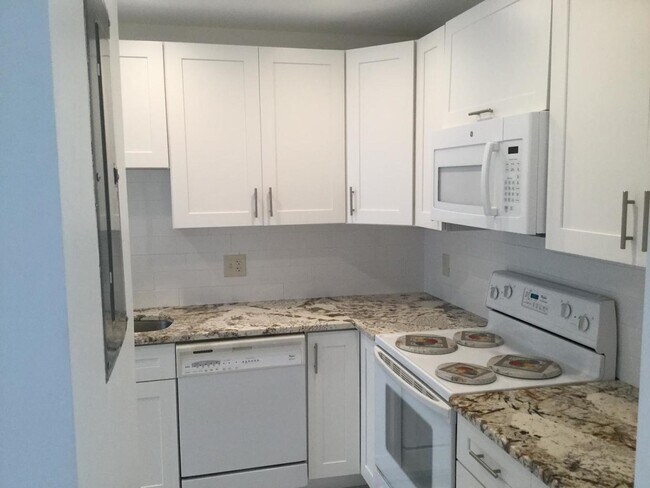 Building Photo - 1121 Cactus Terrace