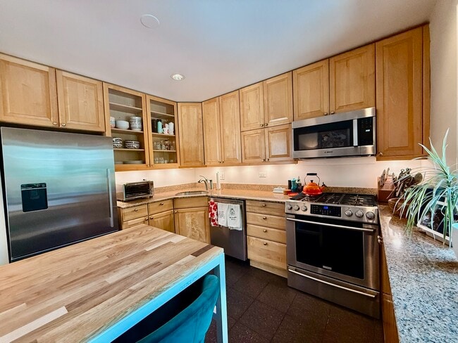 Foto del edificio - 747 W Dickens Ave