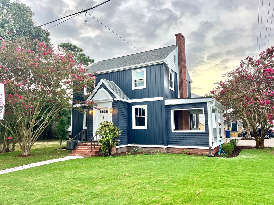 Primary Photo - Completely Renovated 4BR Beach Cottage! Tw...