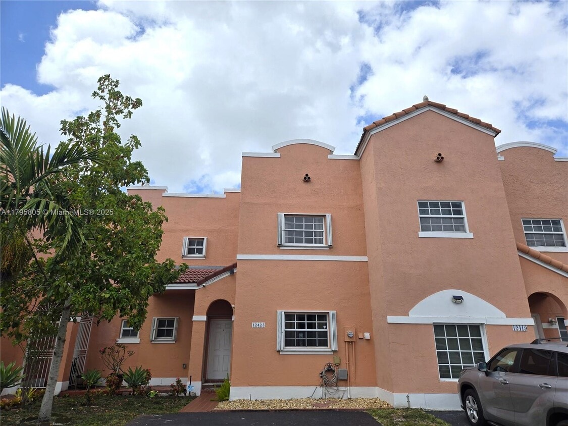 Foto principal - 12423 NW 7th Ln