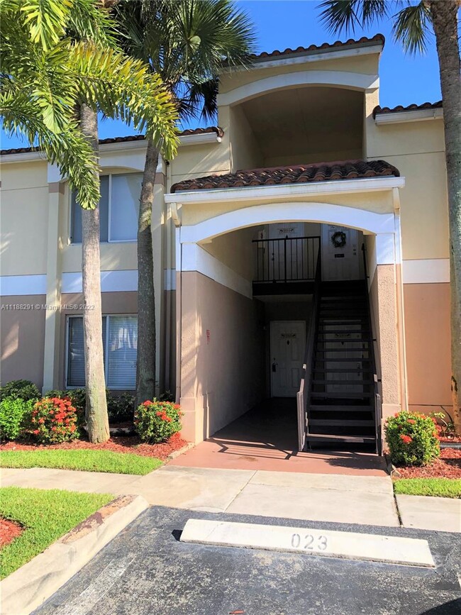 Building Photo - 815 W Boynton Beach Blvd