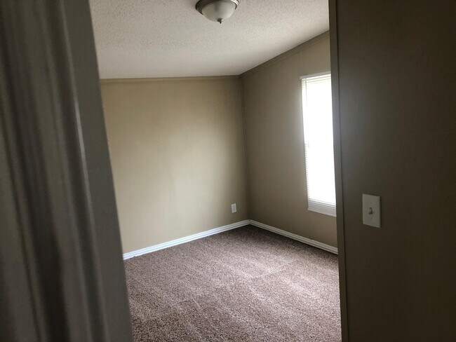 Building Photo - 3522 Evergreen Dr