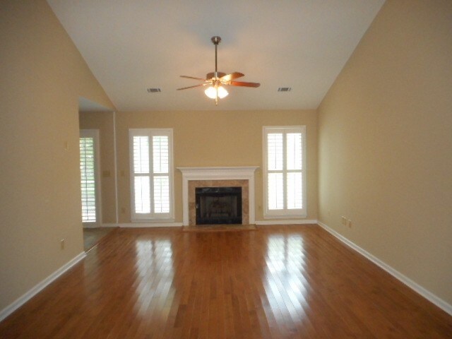 Building Photo - 3109 Southampton Dr