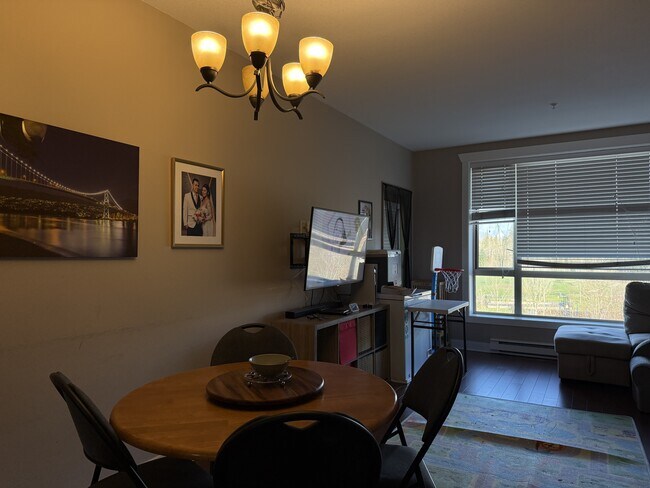 Photo du bâtiment - 14333-14104 104 Ave