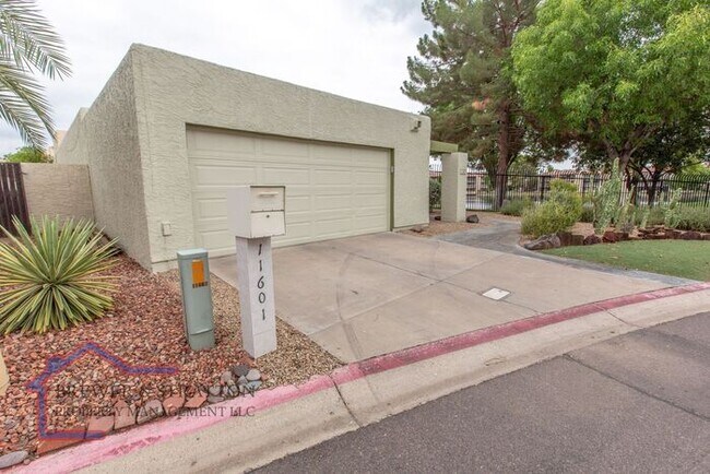 Building Photo - 11601 N 29th Ave