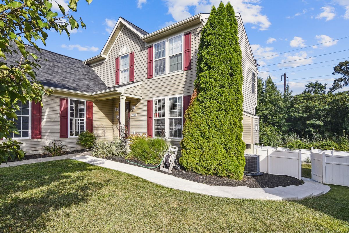 Primary Photo - 2933 Siwanoy Dr