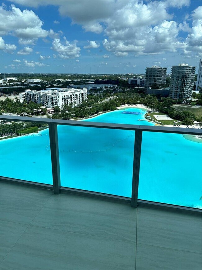Foto del edificio - 2411 Laguna Cir
