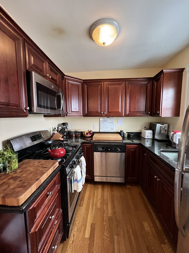 Primary Photo - 32 White St