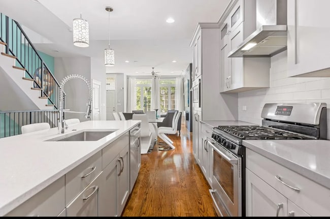 Building Photo - 544 E 46th Pl