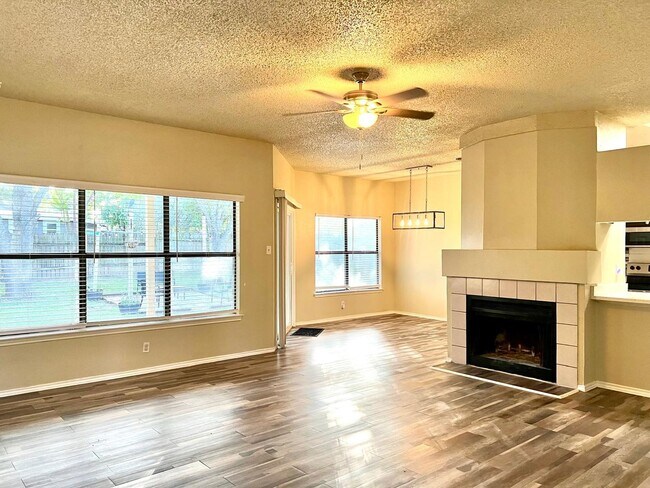 Foto del edificio - 207 Canoga Park Dr