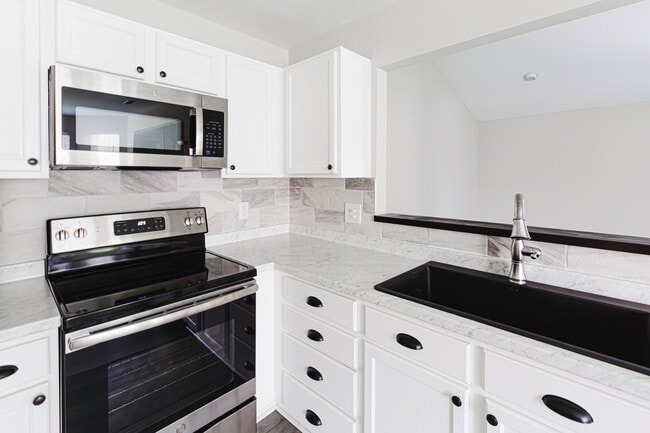 Foto del edificio - 6972 La Christa Way