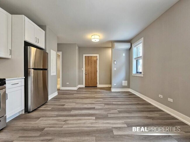 Foto del edificio - 1 bedroom in CHICAGO IL 60613