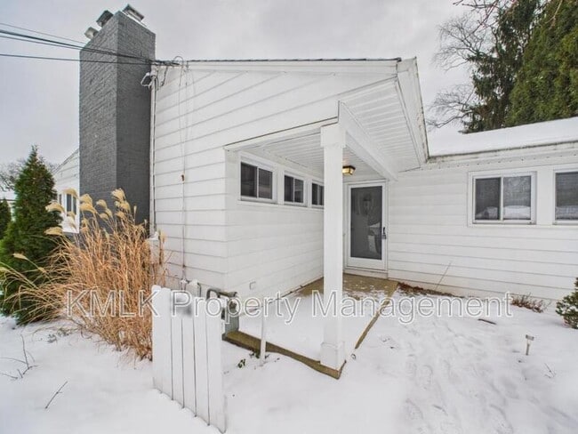 Building Photo - 2514 Carson Rd