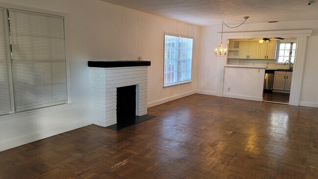 Building Photo - 415 43rd St