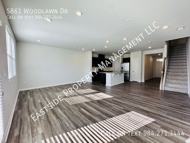 Foto del edificio - 5861 Woodlawn Dr