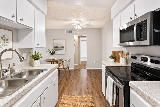 Building Photo - Falcon Pointe Apartments
