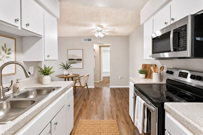 Foto del edificio - Falcon Pointe Apartments