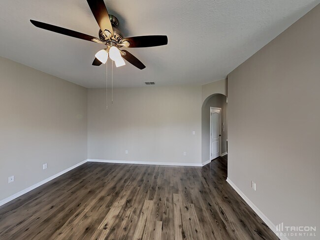 Foto del edificio - 13805 Newport Shores Dr
