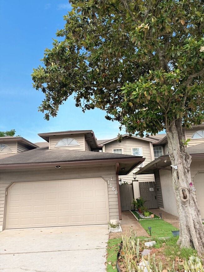 Building Photo - 1159 Fromage Cir W