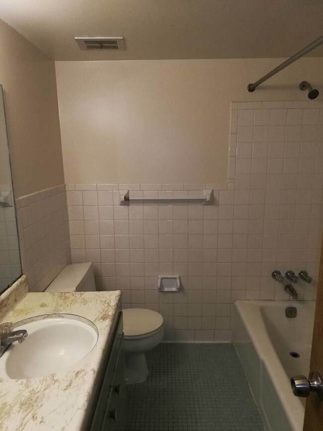 Foto del edificio - Updated Apartment - Move-In Special!