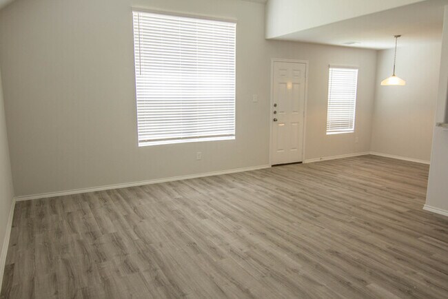 Building Photo - Tesoro Hills - 4811 War Horse Drive, San A...