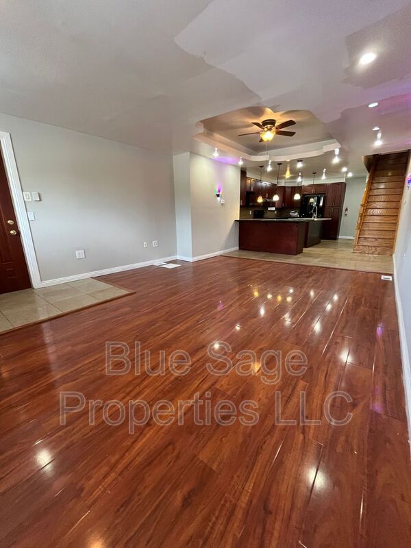 Building Photo - 17 S Church Ln