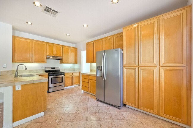 Building Photo - Recently Renovated 2-story home!