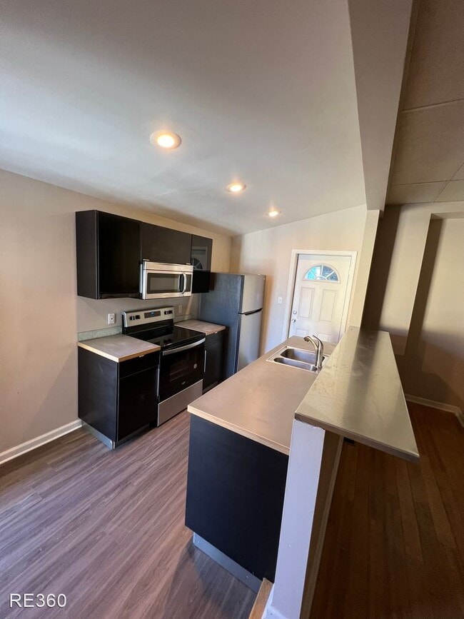 Building Photo - 2 br, 1 bath House - 904 E Warrington Ave ...