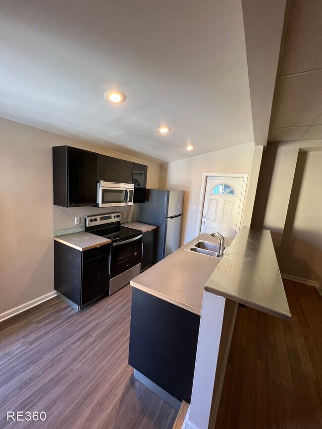 Foto del edificio - 2 br, 1 bath House - 904 E Warrington Ave ...