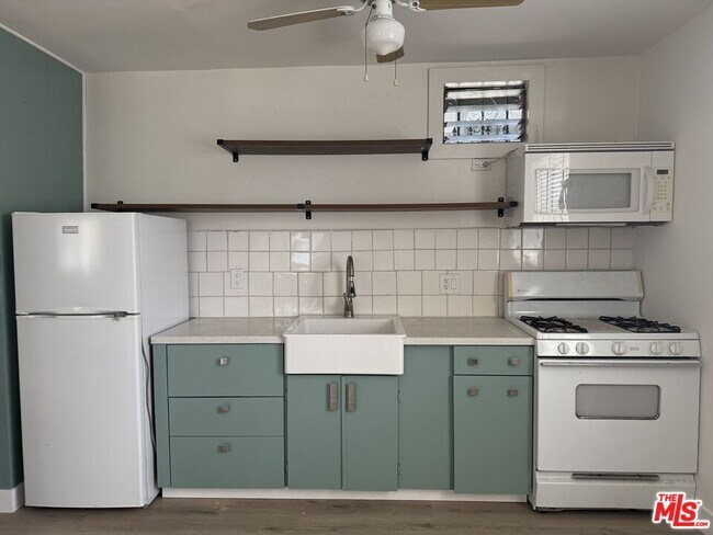 Foto del edificio - 1034 1/2 N Bonnie Brae St