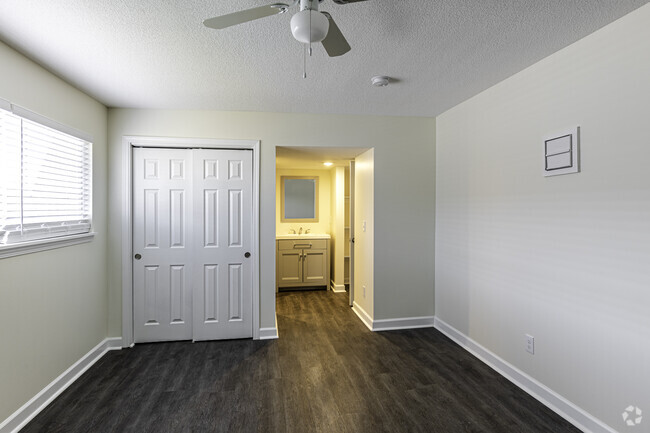 1BR, 1BA - 650SF - Daisy Walnut Apartments