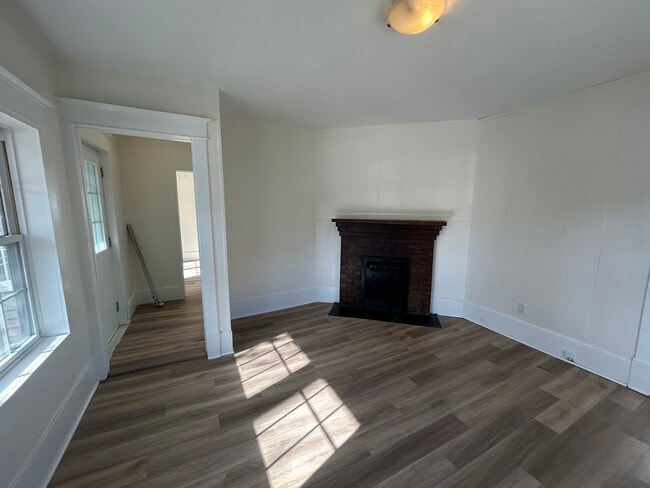 Building Photo - 3011 Oxford St