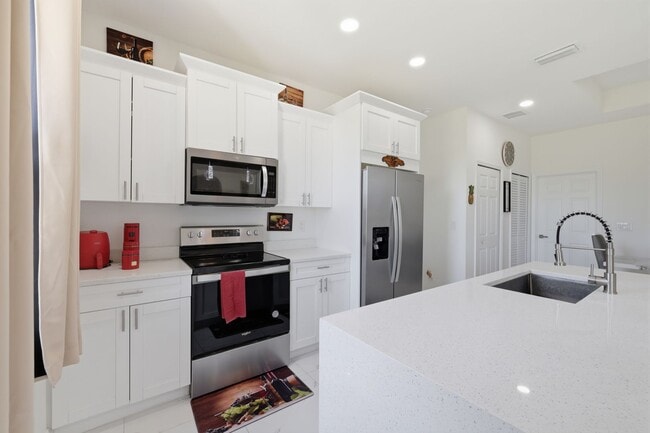 Foto del edificio - Newer 3/2 home all tile