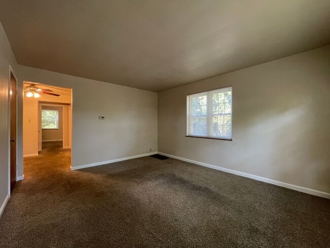 Building Photo - 1191 Groesbeck Rd