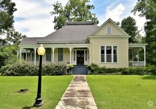 Building Photo - 321 W Barbour St
