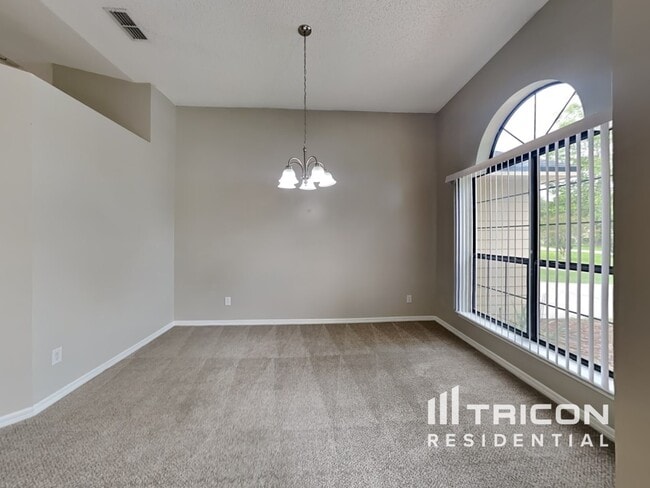Building Photo - 8808 Mountain Lake Dr S