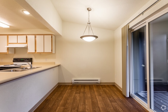 2BR, 1BA - 884 SF - Crescent Park