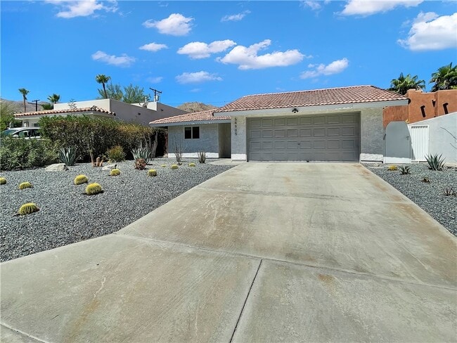 Building Photo - 54905 Avenida Diaz