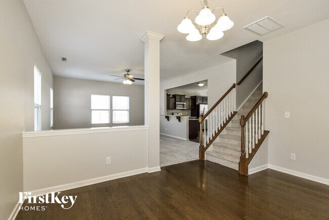 Foto del edificio - 212 Whispering Hills Dr