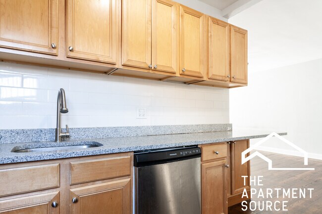 Building Photo - 6118 N Winthrop Ave