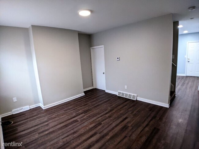 Foto del edificio - 2 br, 1 bath Townhome - 5329 Brown Way